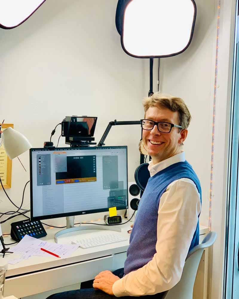Daniel Schwenger in his studio doing Live Streaming and Broadcasting on social networks. Daniel says: "From what I learned for myself, I believe that everybody can be live and attract new clients with ease and confidence."